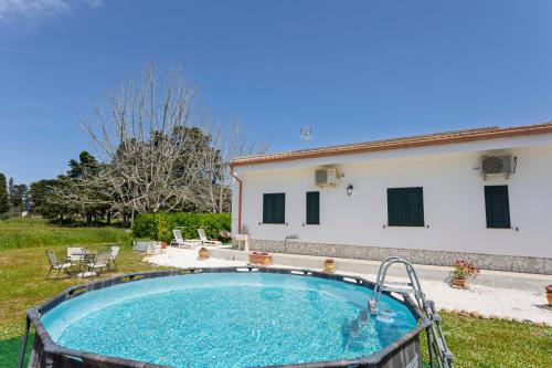 Villanna - Villa con piscina & splendido giardino, Alimini