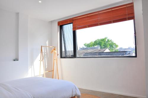 King Room with Garden View image 6