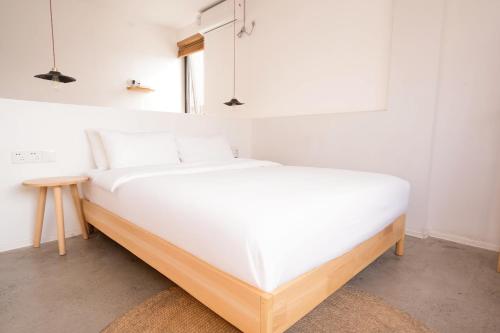 King Room with Garden View image 9