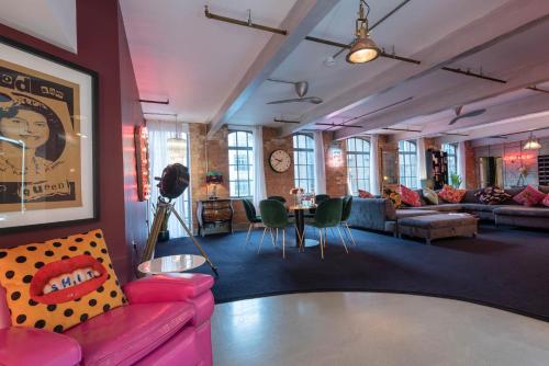 Amazingly Luxurious Loft Apartment Soho - 3 Bedrooms 2 Bath & Office - image 14