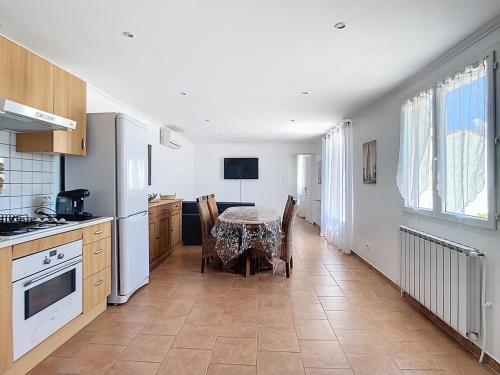 Maison 50m2 dans propriété privée à 20 minutes de la mer, Marseille (photo 6)