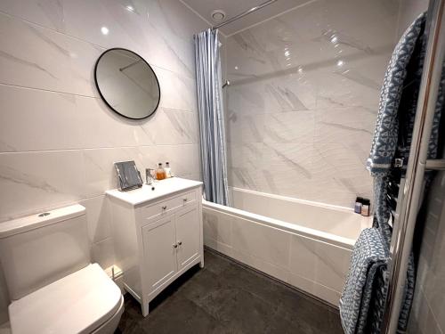 5 Guests - 2 Bedrooms - Free Parking - 1min Beach, Llandudno (foto 4)