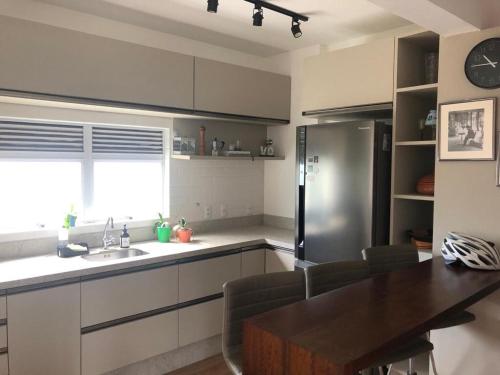 Kitchen, Floripa paz em meio a natureza e perto de tudo in Itacorubi