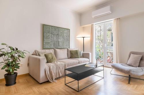 Chic & Spacious 3BR Apartment at National Museum by UPSTREET, Афины