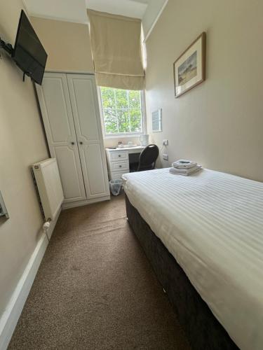 Clarence House Hotel - image 12