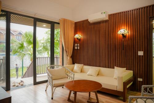 Nghi duong tai Lang Van hoa- Du lich cac dan toc Viet Nam in Son Tay