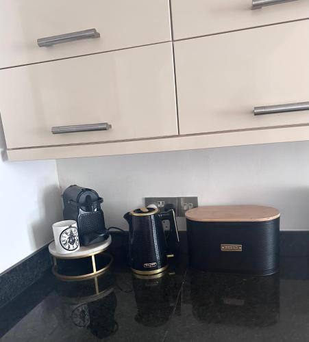 Bath Central Free Parking One Double Ensuite Room in Historical Mews Cottage, Bath (photo 9)