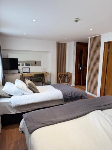 Hotel Astra Room Type - Superior Triple Room Hotel Astra Room Type - Superior Triple Room