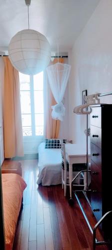 Guest bedroom in private home, quiet, elegant, 10 mins to beach, 1 triple and 1 double bedrooms, Niza (foto 7)