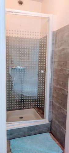 Guest bedroom in private home, quiet, elegant, 10 mins to beach, 1 triple and 1 double bedrooms, Niza (foto 10)
