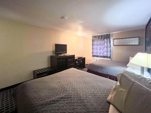 2 queen beds