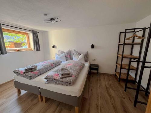 Ferienwohnung Stoablick - barrierefrei mit Bergblick in Bad Goisern