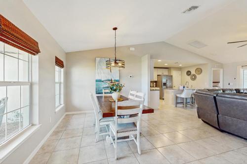 Cocktail Cove in Burnt Store Marina (FL)