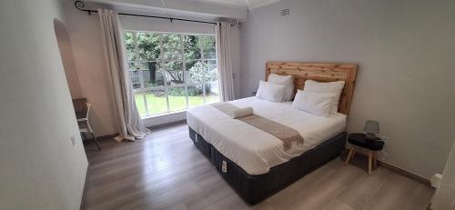 Stylish 4-Bed Oasis - Pool Garden BackupPower