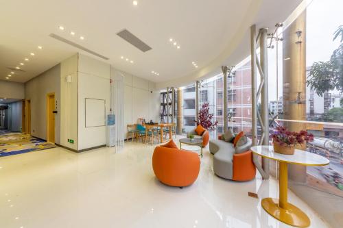 บริการและสิ่งอำนวยความสะดวก, CMAX Hotel Guangzhou International Convention and Exhibition Center Luoxi Subway Station Branch in เขตพานหยู