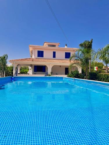 Villa Giovanna with swimming pool
