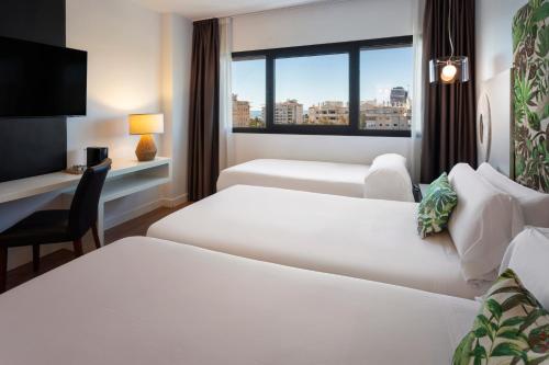 3 twin beds