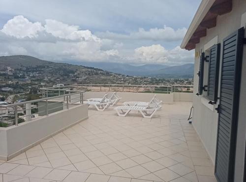 Two-Bedroom Apartment with Terrace and Sea View image 3