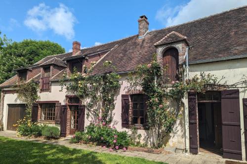 La colline enchantée (La colline enchantee) in Saint-Julien-Du-Sault