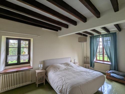 La colline enchantée (La colline enchantee) in Saint-Julien-Du-Sault