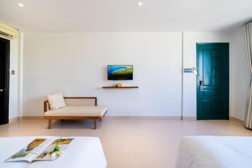 Deluxe Family Room image 3