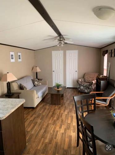 3 bedrooms, 4 beds