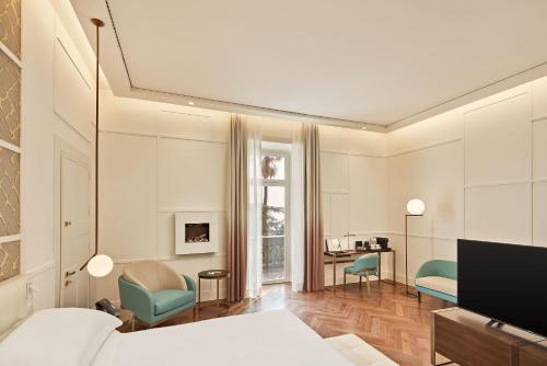 King Junior Suite with Fireplace image 4