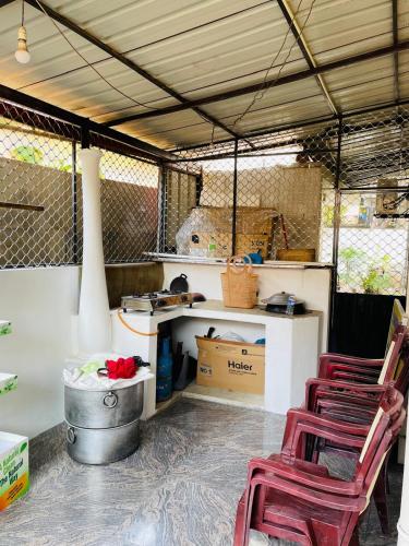 Kanapathiy Rest House in Palaiyoottu
