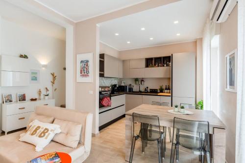 Attico Milano - 2min Metro - Elegante with AC, Milano