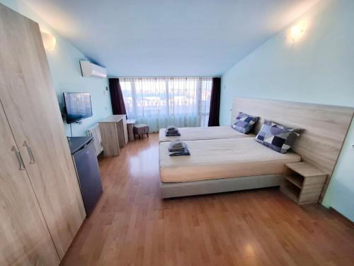Twin Room image 3