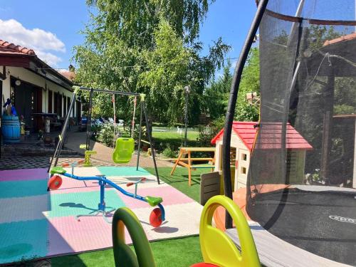 Стальовата Къща - Stalyovata Guest House - Private Pool, Jacuzzi & Sauna in Sredets