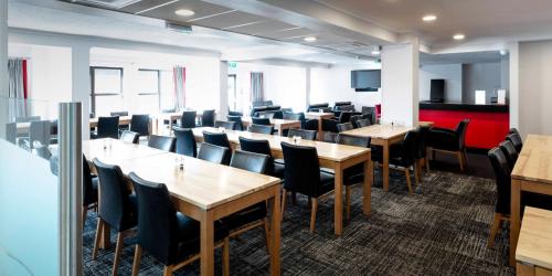 Bar/lounge, Riverside House Hotel in Cirencester