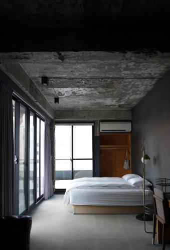 Executive Suite image 7