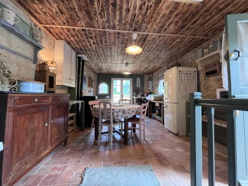La Bergerie- Beautiful barn conversion in Chinon, Loire Valley in Les Lutinieres