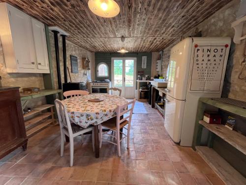 La Bergerie- Beautiful barn conversion in Chinon, Loire Valley in Les Lutinieres