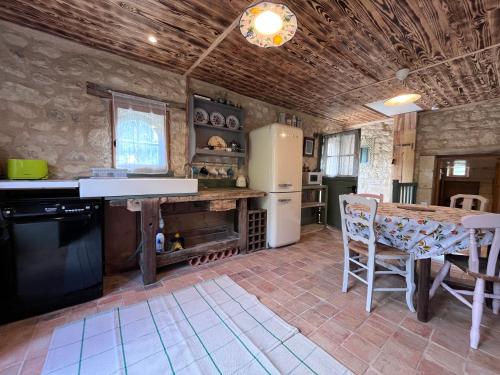 La Bergerie- Beautiful barn conversion in Chinon, Loire Valley in Les Lutinieres