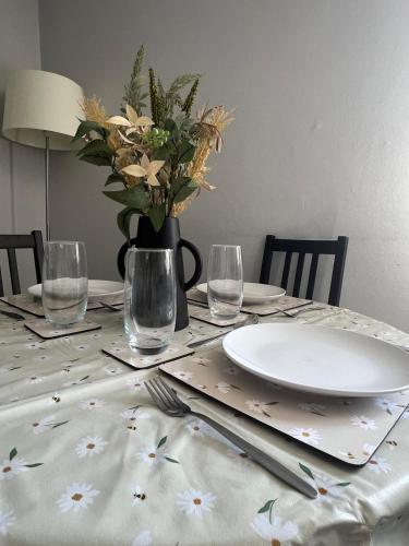 Glenrothes Central Apartment - main image