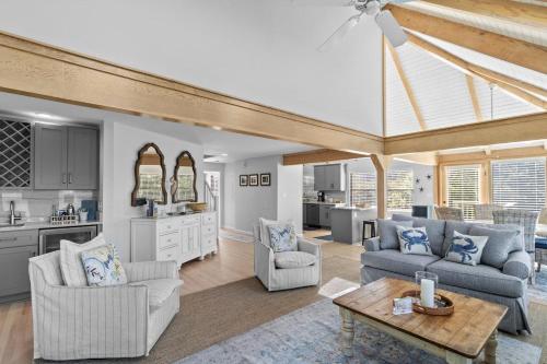 Island Serenity Lakeview Villa with 3BR 3BA in Pawleys Island, USA