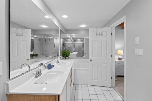 Oyster Catcher 374 3BR3BA Villa wKitchen - image 10