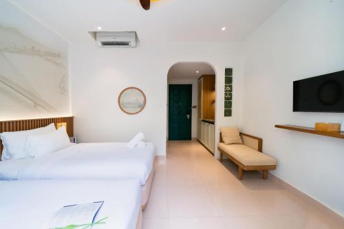 Deluxe Twin Room image 4