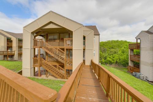 Branson Escape with Pool Access, Grill and Balcony! in Branson, USA