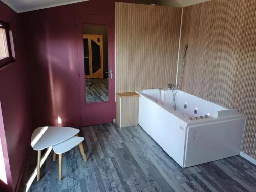 Chalet avec bain à remous à Saint-Loup-Terrier (Chalet avec bain a remous a Saint-Loup-Terrier) in Hagnicourt