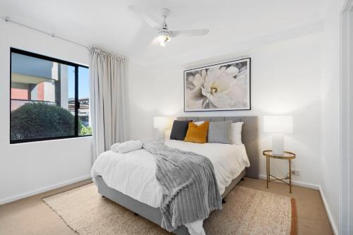 Comfort & Convenience - A Sepal Stay in ควีนพาร์ค