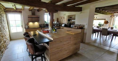 مطبخ, Maison Gasconne, 6 chambres, piscine 14x5, vue sur les vignobles in Castelnau Sur L'Auvignon