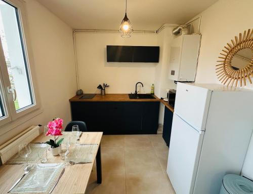 Studio Lumineux avec Balcon - Proche Gare & Centre in Montargis