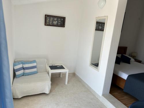 Studio with Balcony and Sea View image 5