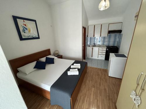 Studio with Balcony and Sea View image 6