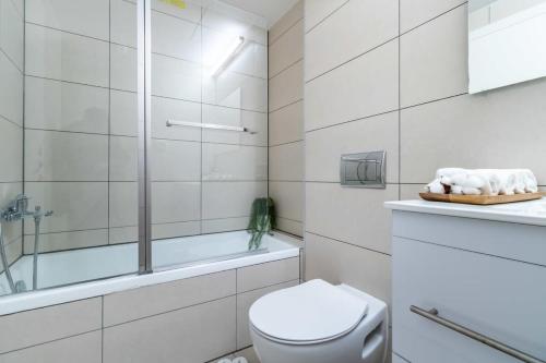 Fantastic Apartment Parking in city center - image 3