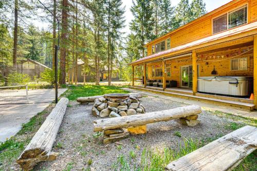 Cle Elum Lake Home with Hot Tub and Mountain Views