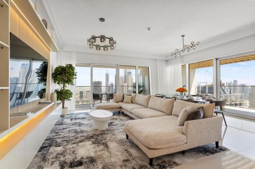 Iconic 3 Bedroom with Panoramic View in Grand Bleu, Dubaj